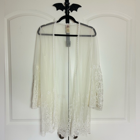 In Bloom By Jonquil Other - In Bloom by Jonquil Bohemian Cream Kimono with Lace accents Feminine, Elegant L